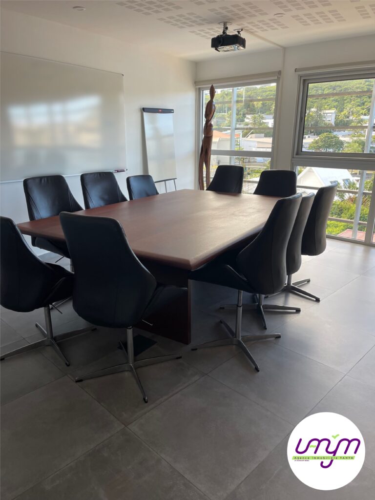 Bureau de 100 m² à la Baie de l'Orphelinat à vendre, avec 2 places de parking
