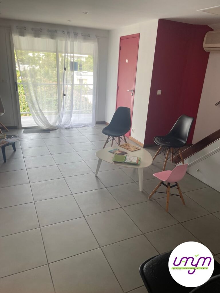 Bureau Vallée des Colons à louer, 100 m² avec 3 places de parking en Nouvelle-Calédonie
