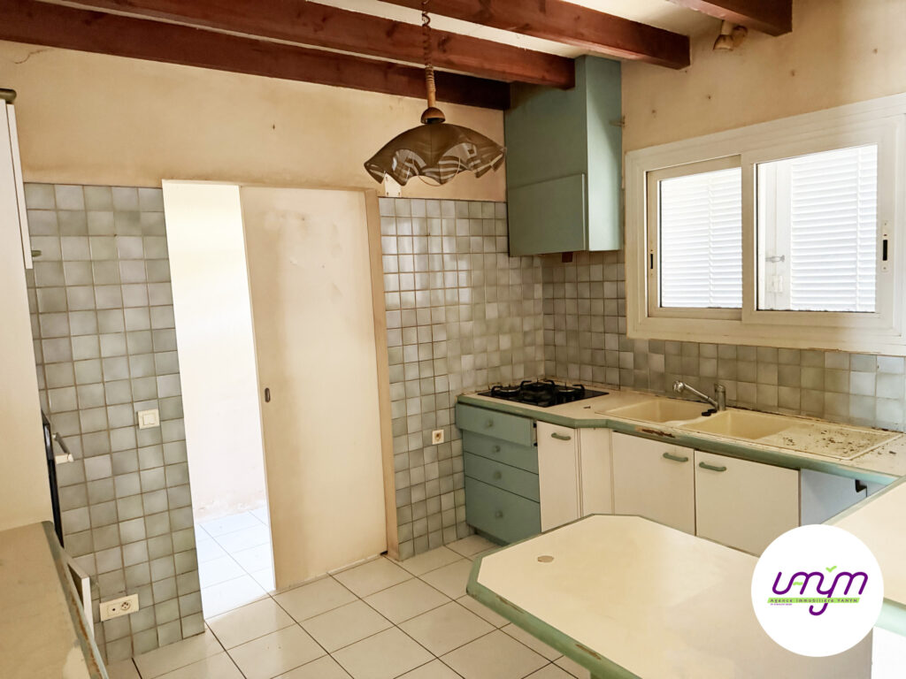 Cuisine équipée de la maison F4 en dur à vendre à Koutio, agence Vanym